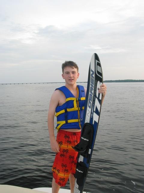 Squeezing the last drop out of daylight, Adam & Kate tried waterskiing 'til dark!