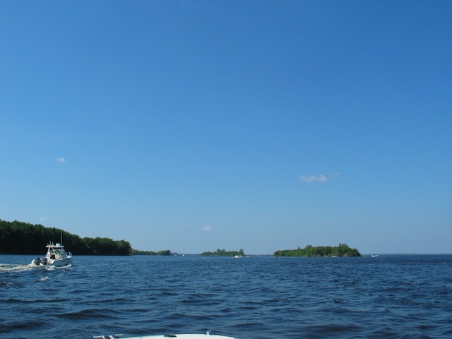 As we enter the idle zone on the Caloosahatchee, we enjoy the beautiful day in SouthWest Florida.