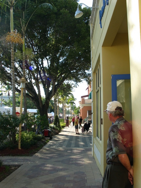 A look to the west down 5th Avenue South.