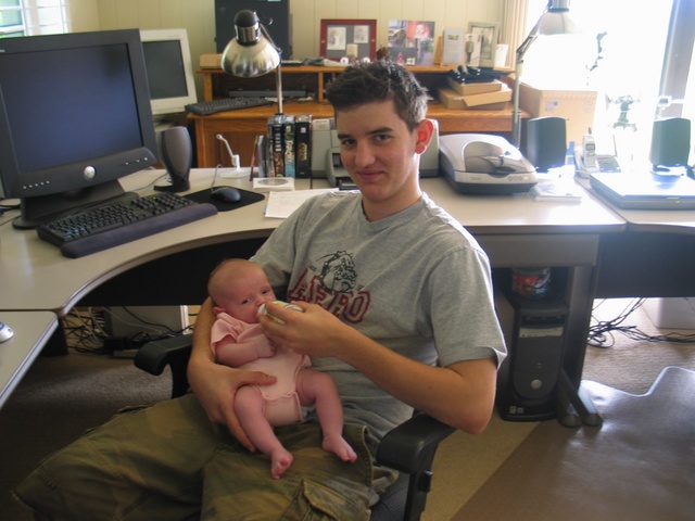 Lo and behold!  It's Justin feeding Josie!  Whoa!  (Thanks Justin!)