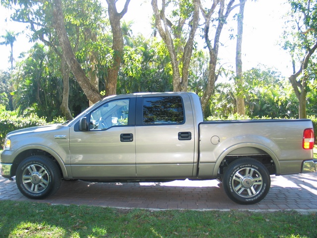 It's a 2 wheel drive, for flat, paved Florida driving, 4x4 isn't necessary... ;)