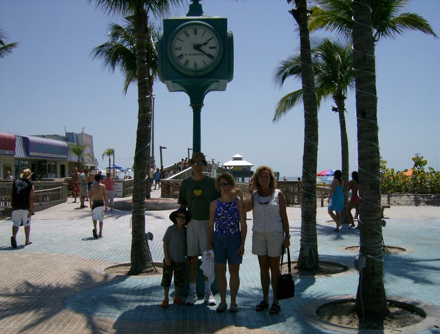 ...stopped and got a photo of Samuel, Phil, Deb & Grammi D in Times Square...