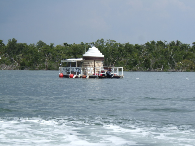 On the way back we saw the Ice Cream boat!