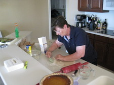 It's Thanksgiving Day -- and here's Grandma Linda makin' pie!