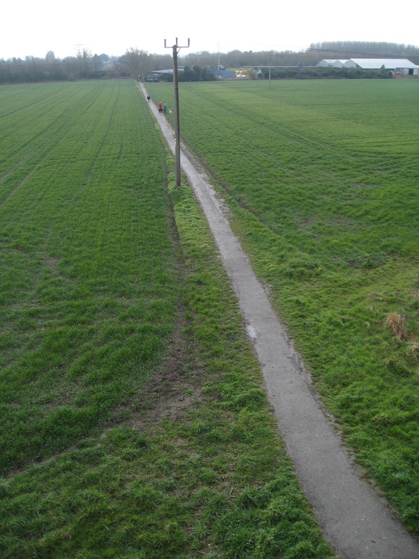 So remember the photos from 2 days ago where we walked 500 miles?  This public footpath goes *directly* from the train station to the Bed & Breakfast...  haha!  As a matter of fact, if you zoom in, you'll see the bed & breakfast roof in the upper left!