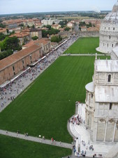 A shot of the yard by the Baptistery and Catheral.