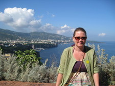 Melanie standing near a ledge on the way to Sorrento. :)